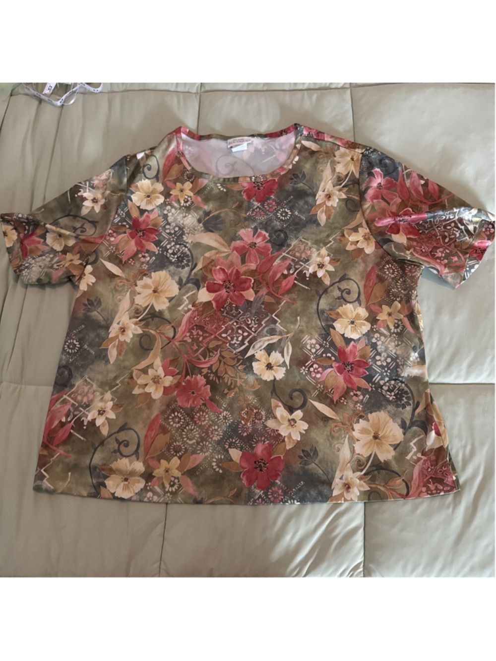 #0269 - 2-Piece Women's Blair Boutique Floral Olive Green Red - L